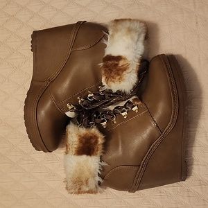 NANETTE LEPORE MALEE BROWN FAUX FUR TRIM WEDGE ANKLE BOOTS SIZE 7M